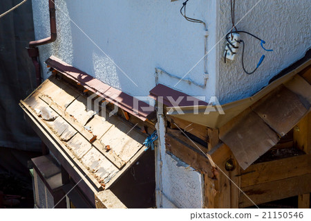 House dismantlers Rebuild houses Break down buildings Demolition work Wood waste materials Build up Japanese architecture House dismantlers Rebuild houses Break down buildings Demolition work Wood waste materials Build up Japanese architecture 21150546