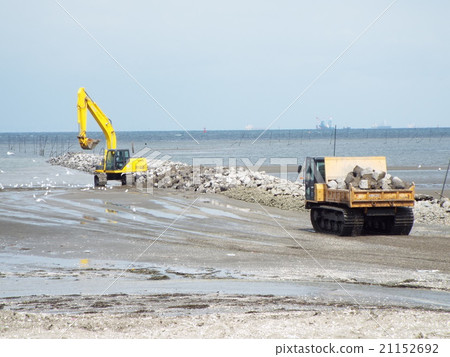Revetment construction on the sandy coast 21152692