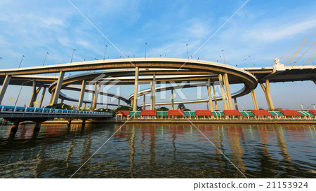 Bhumibol Bridge with skyline reflection 21153924