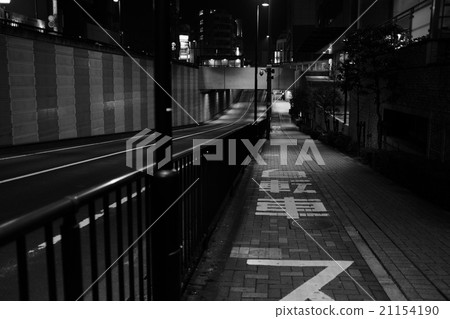 Nerima-ku Ozumi Gakuen road passing through the bridge Night view Nerima-ku Ozumi Gakuen road passing through the bridge Night view 21154190