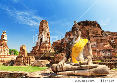 Wat Mahathat in Buddhist temple complex in Ayutthaya. Thailand 21157556