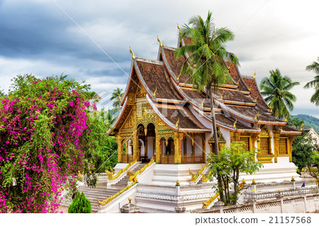 Wat Xieng thong temple,Luang Pra bang, Laos 21157568
