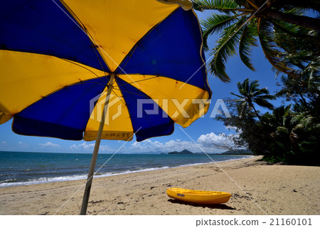 Midday beach 21160101