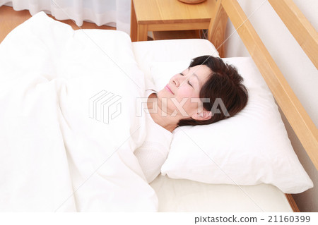 Mature women who sleep in bed Mature women who sleep in bed 21160399