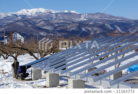 Installation of solar photovoltaic assembly 21163772