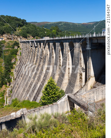 Day view of dam at Encoro de Prada Day view of dam at Encoro de Prada 21164347