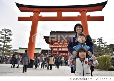 Fushimi Inari Shrine  21165607