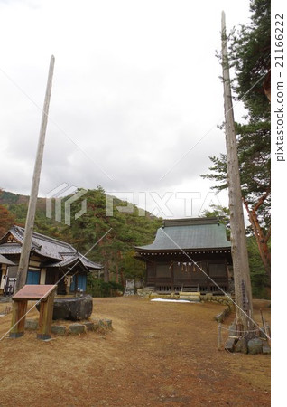 Shinshu Matsumoto的文化遺產Senjuka Shrine Shrine建築物位於垂直松本高島氏族邊界的兩座主要建築物內,江戶時代的建築 Shinshu Matsumoto的文化遺產Senjuka Shrine Shrine建築物位於垂直松本高島氏族邊界的兩座主要建築物內,江戶時代的建築 21166222