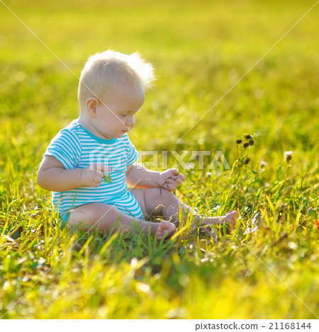 Little baby boy 21168144