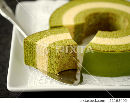 Matcha Baumkuchen Cut & Hall Black Background (Horizontal Position) 21168493