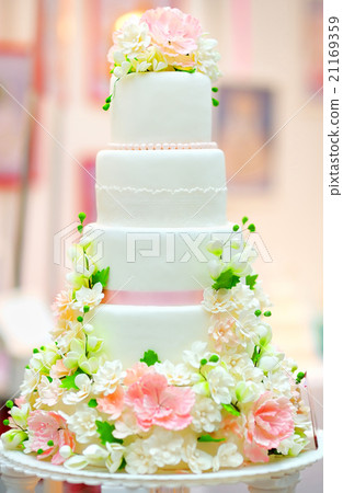 Big wedding cake Big wedding cake 21169359