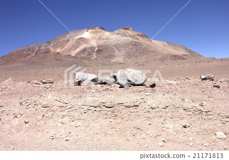 Sunny sky of South America Chilean mountain Andean mountain seen from the highland desert of Atacama Plateau 21171813