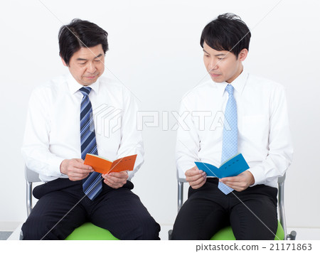 2 business people 21171863