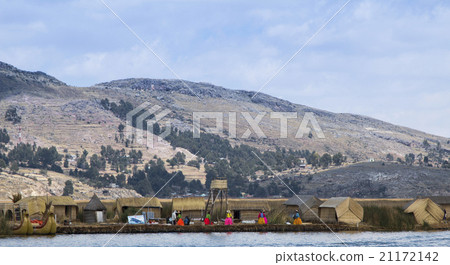 View of the Uros Islands on Lake Titicaca, Peru 21172142