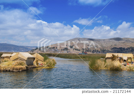 View of the Uros Islands on Lake Titicaca, Peru View of the Uros Islands on Lake Titicaca, Peru 21172144