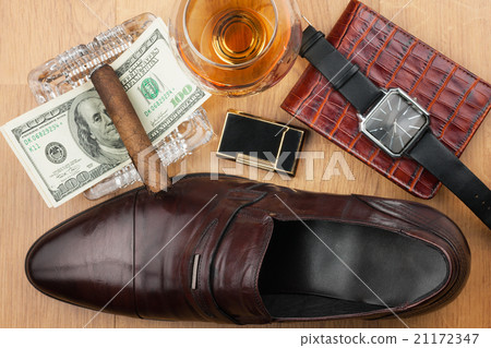 Men's accessories, cigar, ashtray, lighter, money 21172347