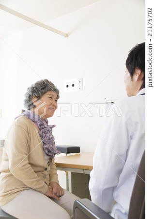 高級婦女接受體檢 高級婦女接受體檢 21175702