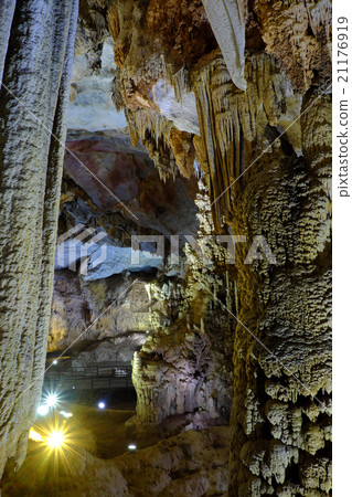 Paradise cave, Quang Binh, Vietnam travel 21176919
