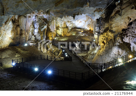 Paradise cave, Quang Binh, Vietnam travel 21176944