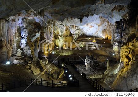 Paradise cave, Quang Binh, Vietnam travel 21176946