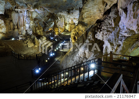 Paradise cave, Quang Binh, Vietnam travel 21176947