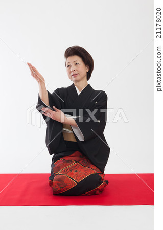 Woman in formal kimono sitting upright Gesture, hand, guidance, dressing, dressing, 21178020