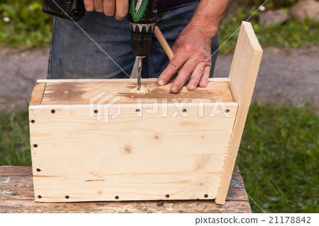 Birdhouse is under construction, carpenter works Birdhouse is under construction, carpenter works 21178842