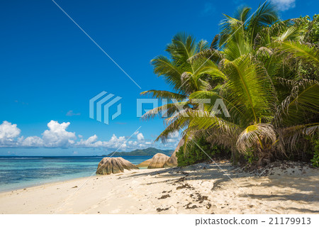 Tropical island beach, La Digue, Seychelles Tropical island beach, La Digue, Seychelles 21179913