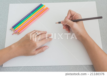 Person sketching with colored pencils Person sketching with colored pencils 21180376