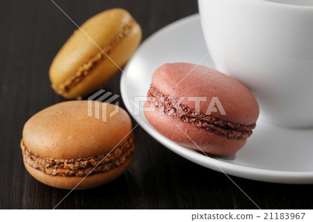 Coffee cup and macaroons Coffee cup and macaroons 21183967