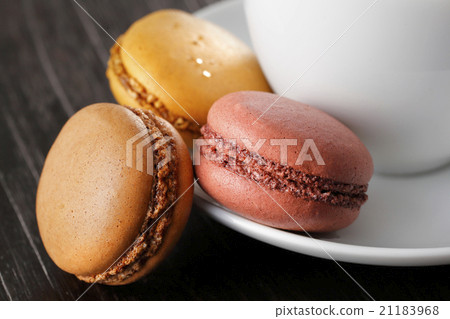 Coffee cup and macaroons Coffee cup and macaroons 21183968