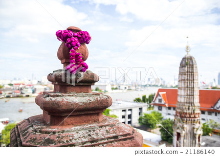 Globe Amaranth on Wat Arun Temple 21186140