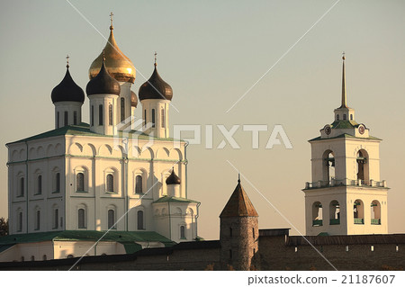 Orthodox monastery church domes of the Kremlin Fortress Orthodox monastery church domes of the Kremlin Fortress 21187607