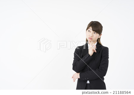 一個認為穿著西裝“前方”困擾的年輕女人做什麼,麻煩,焦慮,擔心, 一個認為穿著西裝“前方”困擾的年輕女人做什麼,麻煩,焦慮,擔心, 21188564