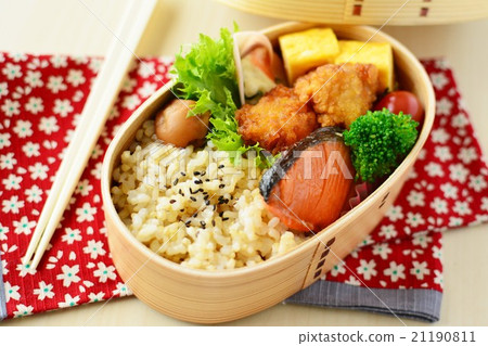 Bento of brown rice Bento of brown rice 21190811