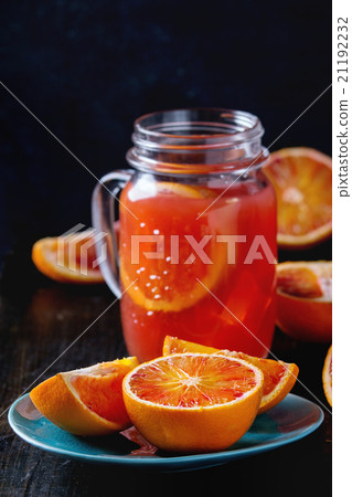 Blood oranges with juice 21192232