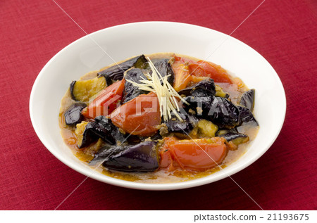 炒茄子和番茄碎剁碎的味噌 炒茄子和番茄碎剁碎的味噌 21193675