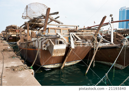 Old fishing boats 21193840