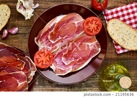 pan con tomate y jamon, bread with tomato and ham 21195636
