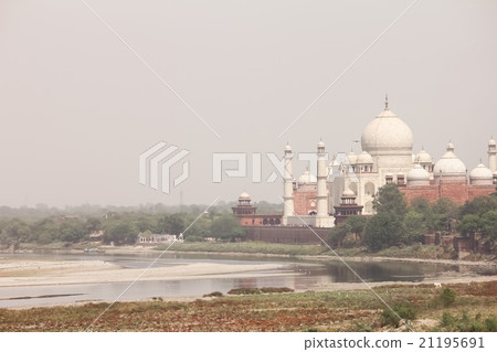 Beautiful monument Taj Mahal on bank of Yamuna Beautiful monument Taj Mahal on bank of Yamuna 21195691