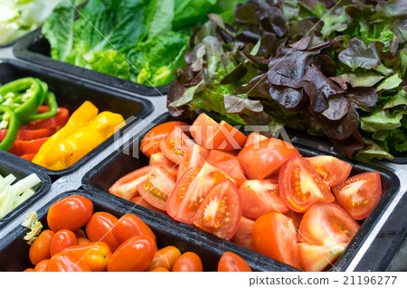Tomatoes and other vegetables in salad trays Tomatoes and other vegetables in salad trays 21196277