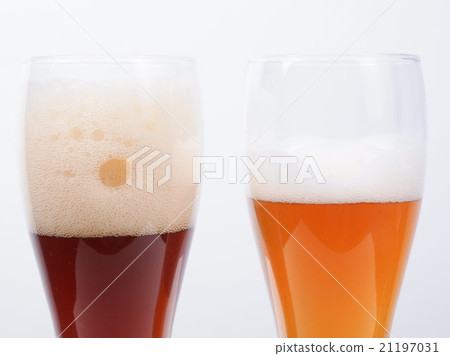 Two glasses of German beer 21197031