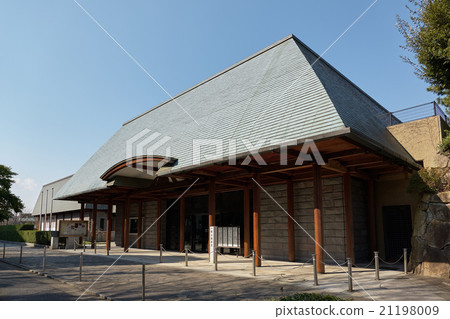 Front entrance of Yokohama Noh theater 21198009