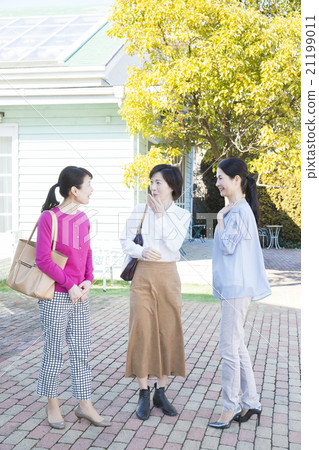 Three 50's female 21199011