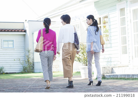 Three 50's female Three 50's female 21199018