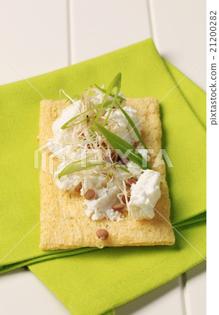 Crispbread and cheese Crispbread and cheese 21200282