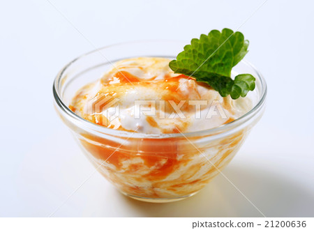 Bowl of Creme fraiche with jam 21200636