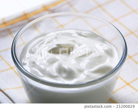 Bowl of smooth cream 21200829