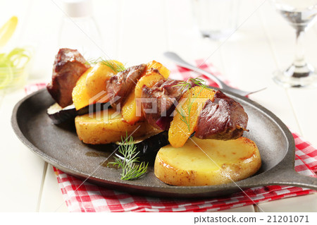 Beef shish kebab with slices of potato and eggplant Beef shish kebab with slices of potato and eggplant 21201071