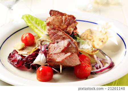 Pork kebab and vegetables Pork kebab and vegetables 21201148